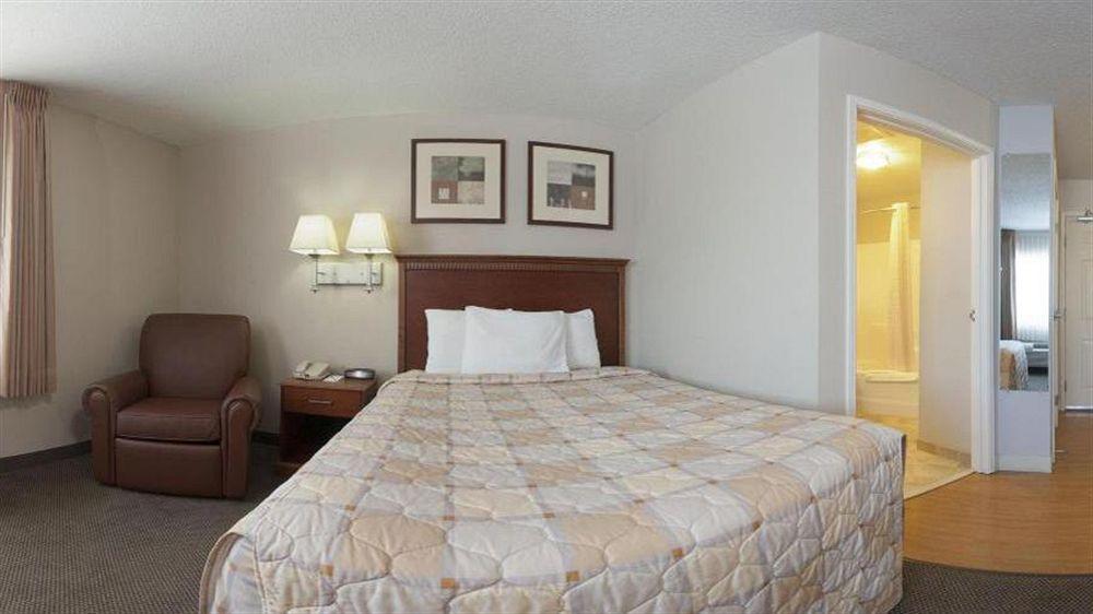 Candlewood Suites Fort Wayne - Nw By Ihg Exterior photo